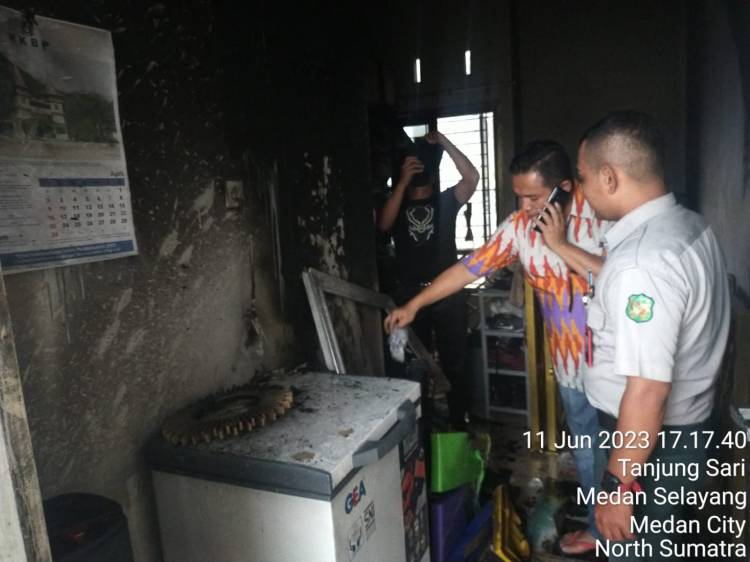 Kebakaran di Komplek Budi Vista, Dua Orang Dilarikan ke RS Adam Malik