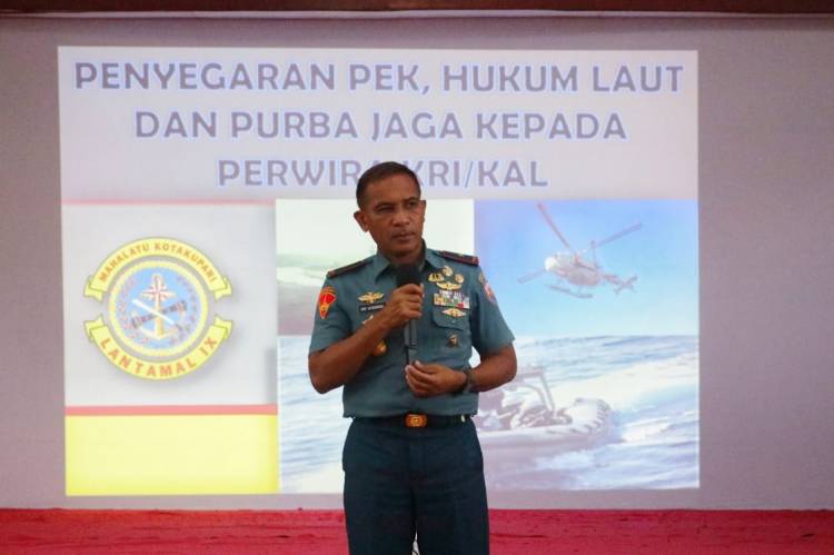 Tingkatkan Profesionalisme dan Disiplin Prajurit Pengawak Kapal Perang, Danlantamal IX Berikan Pengarahan Kepada Perwira KRI dan KAL  