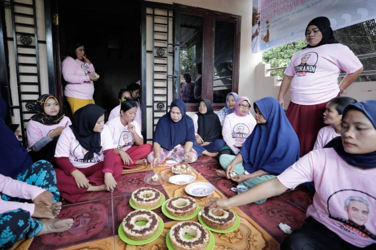 Lestarikan Makanan Khas dan Tingkatkan Ekonomi, Srikandi Ganjar Ajarkan Warga Sumut Bikin Kue Dangai