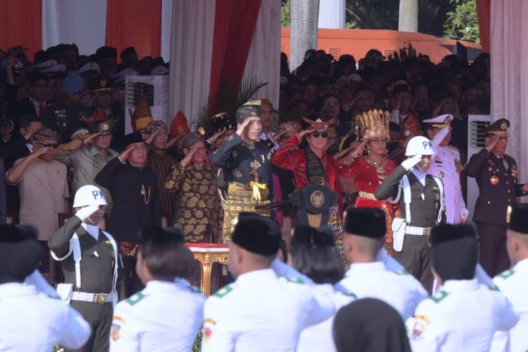 Berbusana Adat Kesultanan Deli, Presiden Pimpin Upacara Peringatan Harlah Pancasila di Monas