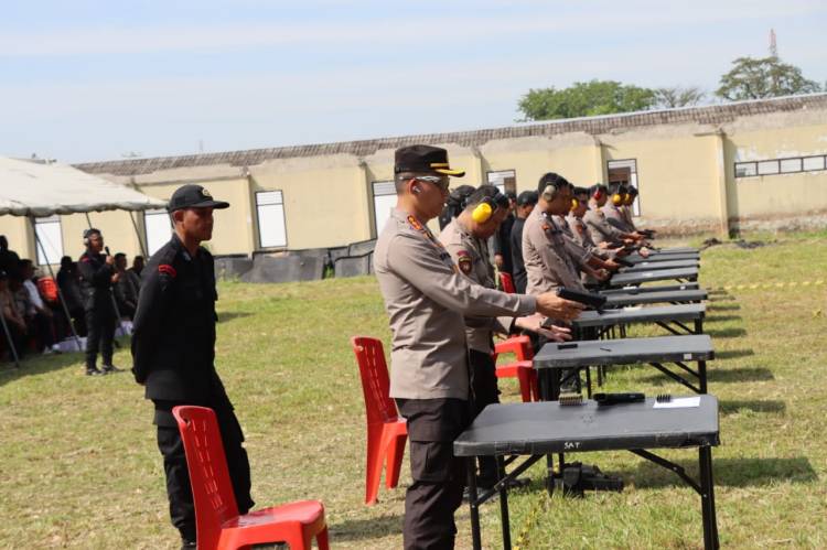 Ramaikan HUT ke-77 Bhayangkara, Kapolrestabes Medan Hadiri Lomba Tembak