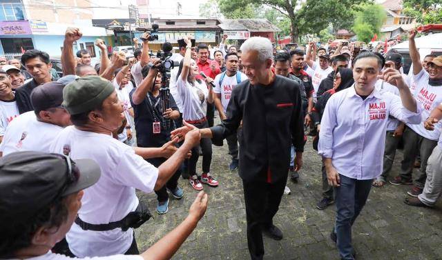 Ganjar Bangga, Gen Z di Medan Bikin Posko Relawan Dilengkapi Kantin Kejujuran dan Ambulans Gratis