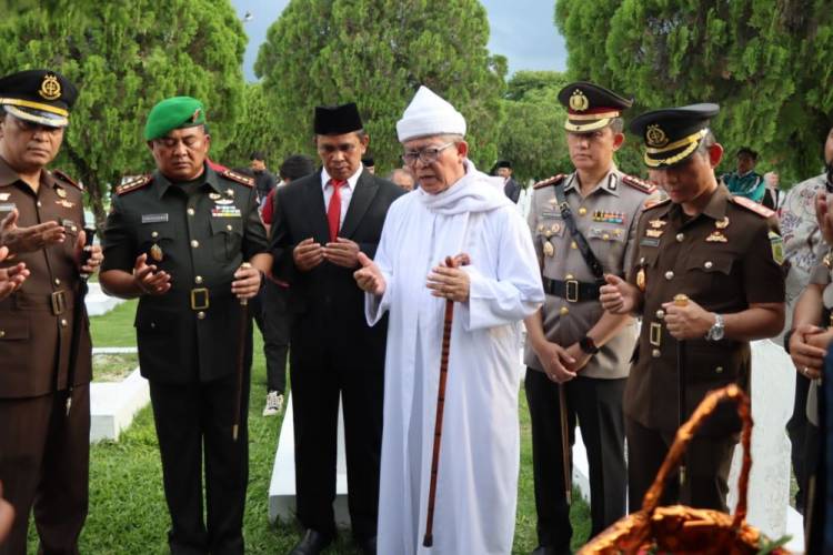 Sambut HUT ke-433 Kota Medan, Walikota dan Kapolrestabes Ziarah ke Makam Pahlawan