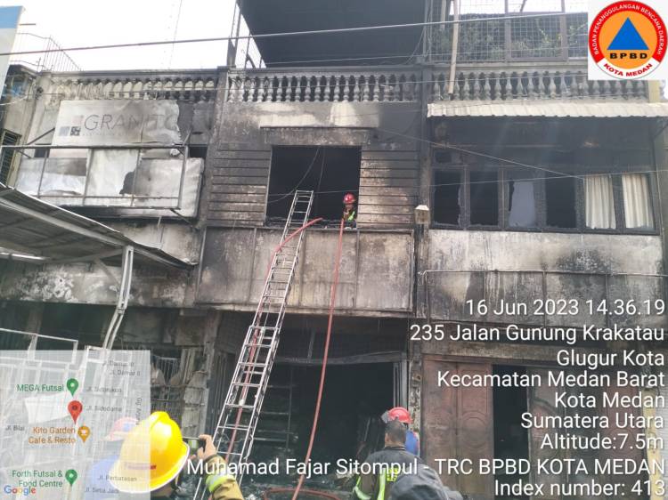  Dua Ruko di Jalan Gunung Krakatau Terbakar