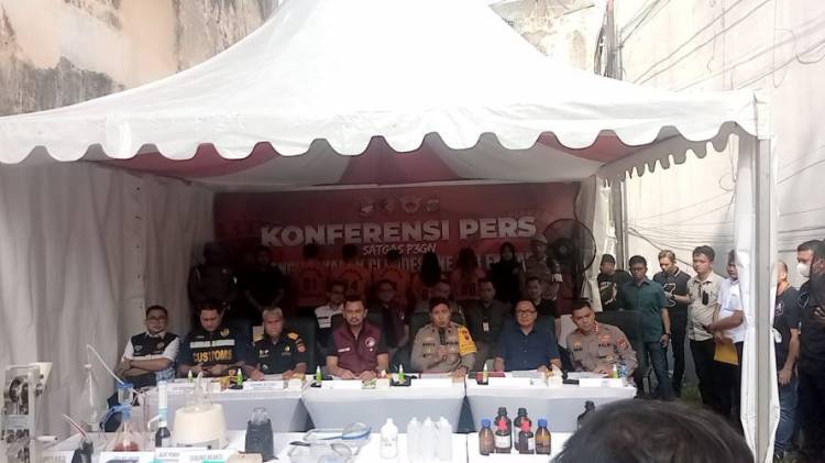 Polisi Gerebek Laboratorium Ekstasi di Medan, Enam Orang Ditangkap