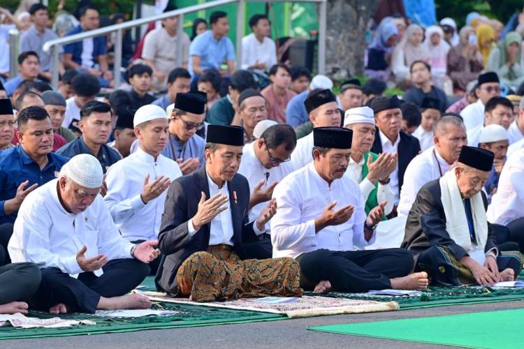  Presiden Jokowi dan Ibu Iriana Salat Iduladha 1445 Hijriah di Kota Semarang