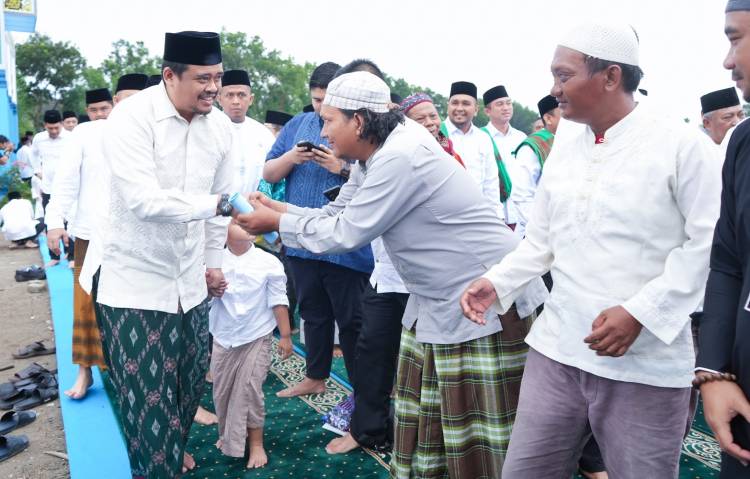Walikota Medan Salat Iduladha di Lapangan Komplek Tasbih I