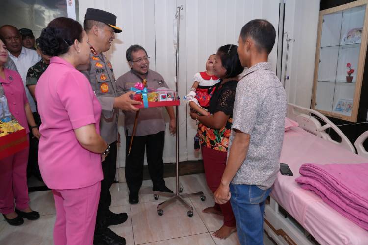 Kapolda Sumut Bantu Pengobatan Balita Penderita Kandung Kemih asal Nias