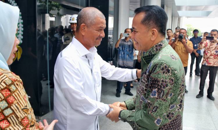 Hari Pertama Ngantor di Sumut, Pj Gubernur Agus Fatoni Kunjungi Kantor DPRD Guna Perkuat Sinergitas