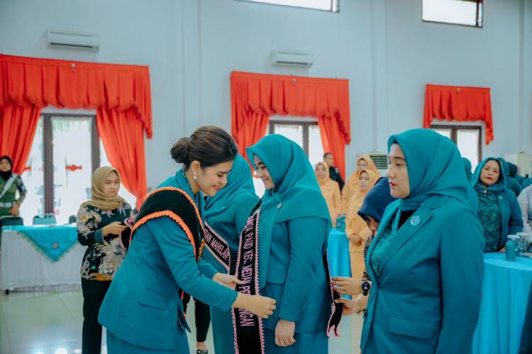 Kahiyang Ayu Lantik Serta Kukuhkan Lima Ketua TP PKK dan Bunda PAUD Kecamatan