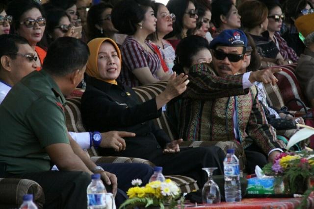 Wagubsu Hadiri Pengukuhan Siswa Baru Yayasan Soposurung SMA Negeri 2 Balige