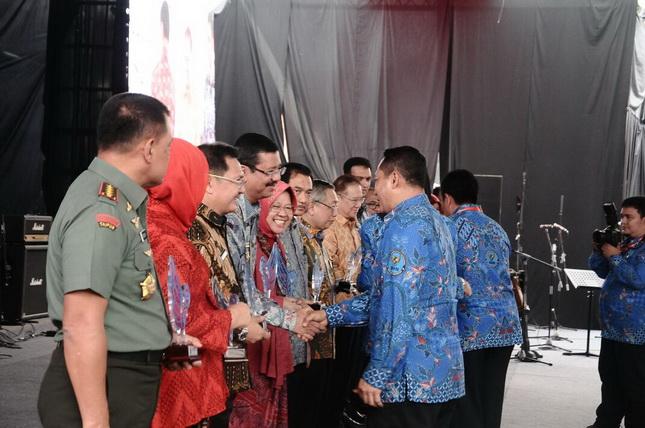Dukung P4GN, Gubernur Sumut Erry Terima Penghargaan dari BNN