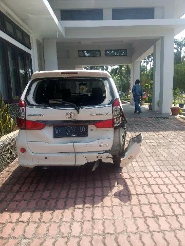 Mobil Wakil Ketua DPRD Deli Serdang Ringsek Usai Diseruduk Colt Diesel di Tanjung Morawa