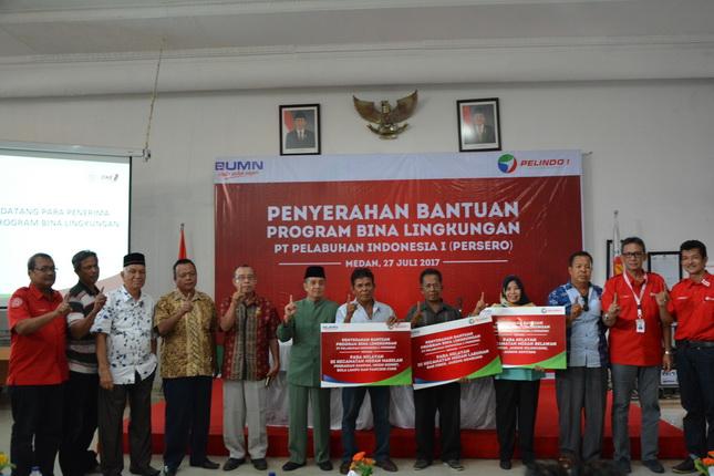 Pelindo 1 Serahkan Bantuan kepada Para Nelayan