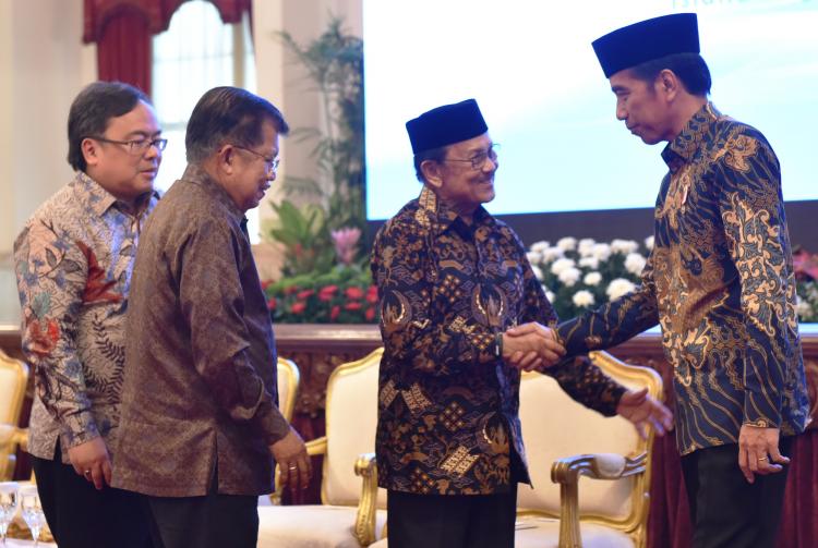 Presiden Jokowi Sebut Pasar Syariah di Indonesia Masih Kecil Sekali