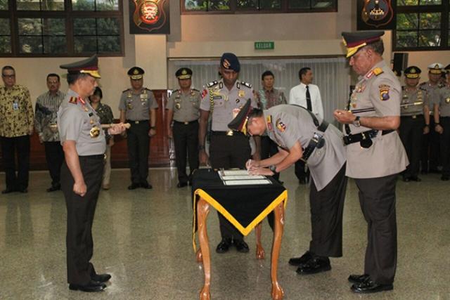 Kapolri Lantik Kapolda Sumut Baru Irjen Paulus Waterpauw