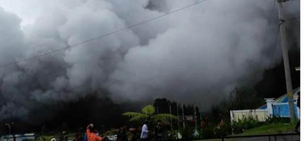 Kawah Sileri Dieng Meletus Freatik Setinggi 50 Meter, Lokasi Wisata Ditutup untuk Umum