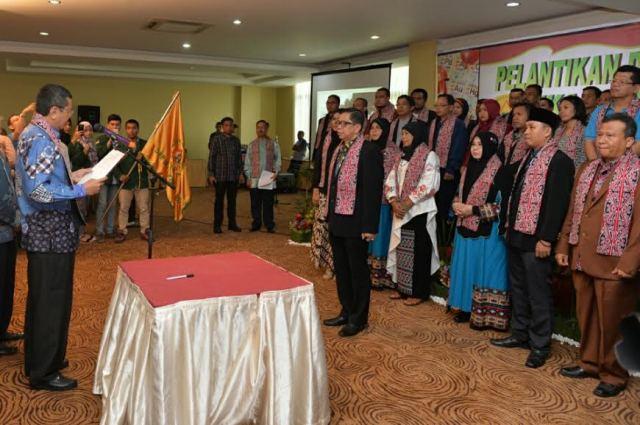 Reuni, Gubsu Lantik Pengurus IKA D3 Kimia USU