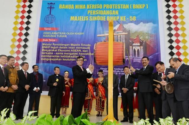 Yasonna Laoly dan Tengku Erry Buka PMS BNKP Ke-58 di Nias Utara