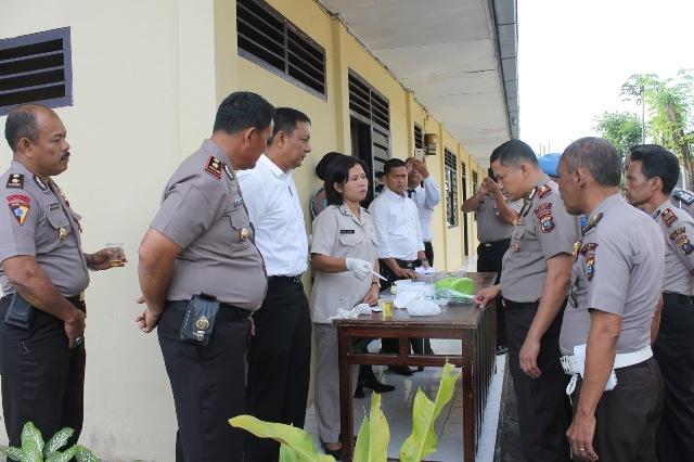 Berantas Narkoba, Polres Dairi Gelar Tes Urine Dadakan bagi Para Personilnya