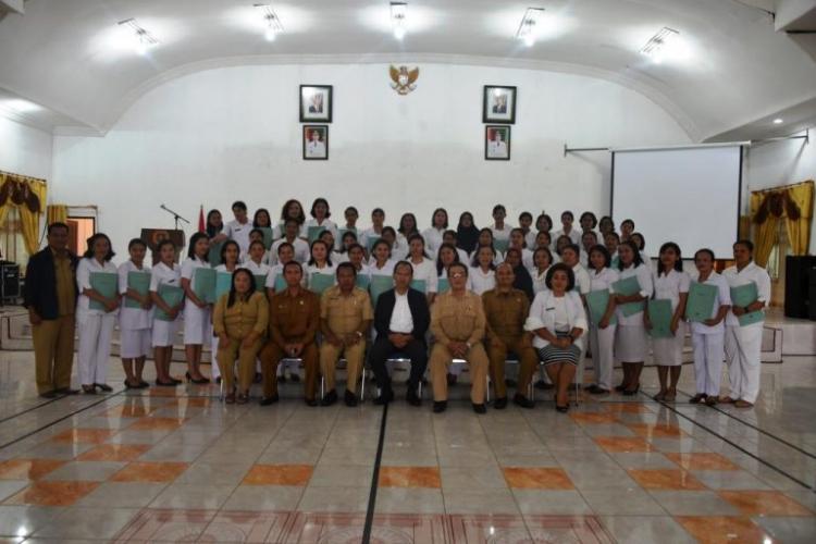 Sebanyak 54 Bidan PTT di Humbahas Terima SK CPNS dari Bupati