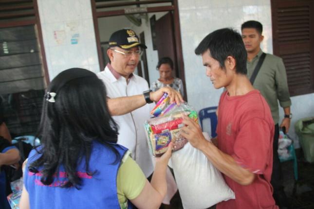 Walikota Medan Bantu Warga Kampung Tsunami Medan Timur