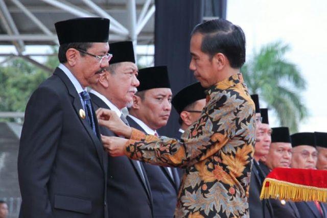 Presiden Anugerahkan Satya Lencana Pembangunan kepada Gubsu Erry Nuradi