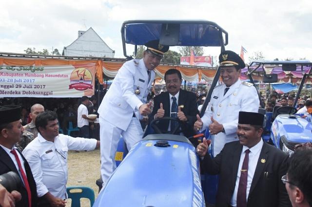 Gubsu Serahkan Bantuan Pertanian untuk Humbahas Rp 12 Miliar Lebih