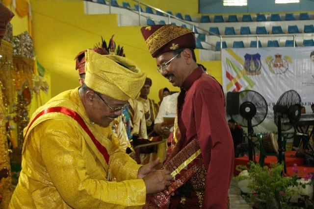 Kerajaan Negeri Padang Beri Erry Nuradi Gelar Tengku Pangeran Indra Diraja 