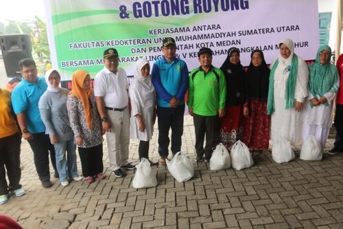 Wakil Walikota Medan Beri Bantuan Sembako Pada Warga Kelurahan Pangkalan Manshur