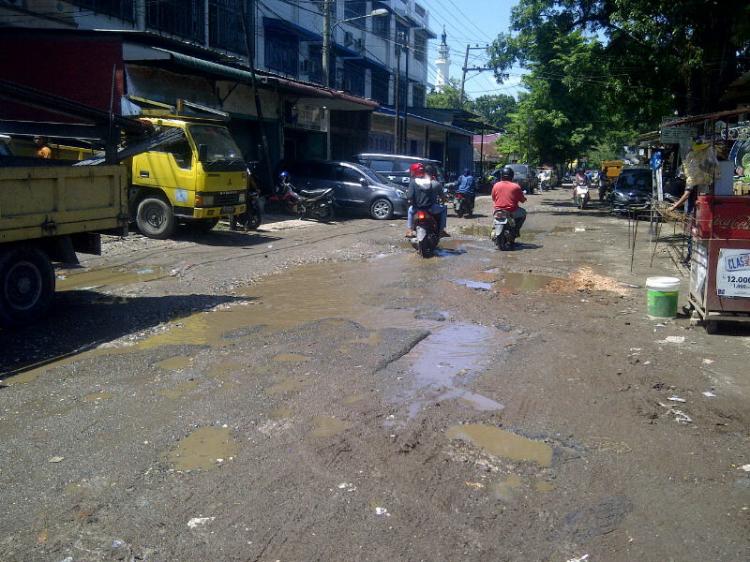 Jalan Mahkamah Medan Dipenuhi Lobang