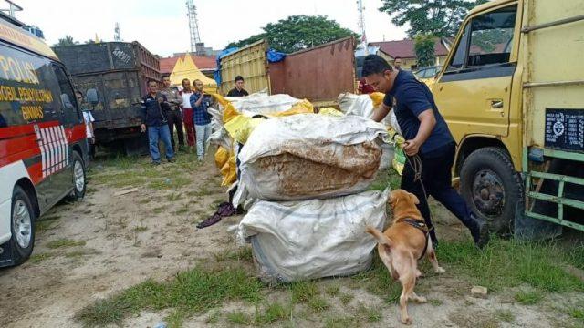 Polres Batubara Turunkan Anjing Pelacak untuk Periksa 262 Bal Monja 