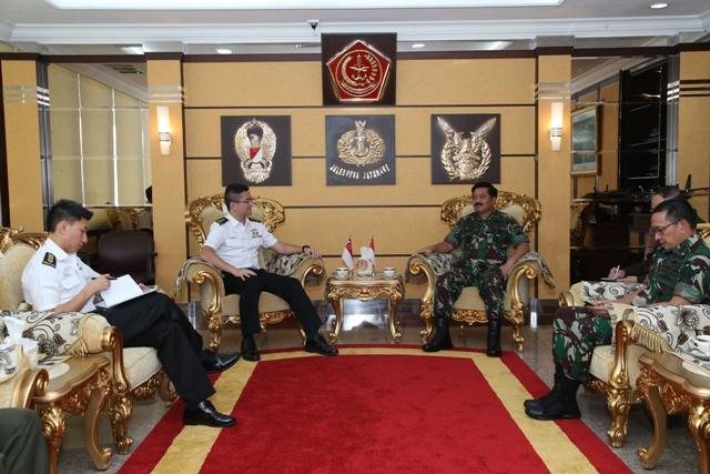 Panglima TNI Terima Kunjungan Kehormatan Kasal Singapura