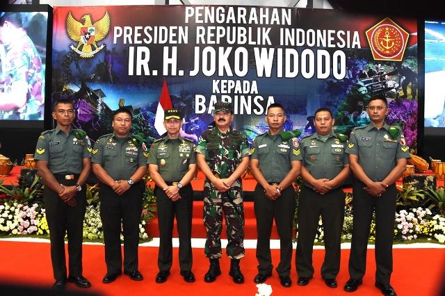 Panglima TNI Berikan Penghargaan kepada Lima Babinsa Berprestasi