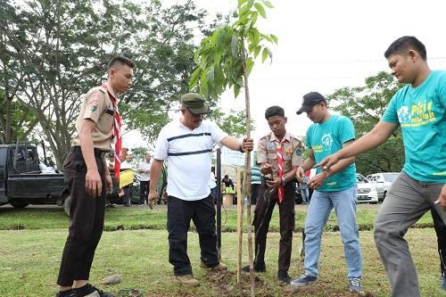 Aksi Tanam Pohon di HUT Adhyaksa ke-59, Wali Kota Medan: Ini Wujud Nyata Terhadap Lingkungan
