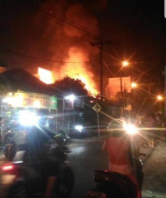 Panglong di Jalan Ibrahim Medan Terbakar