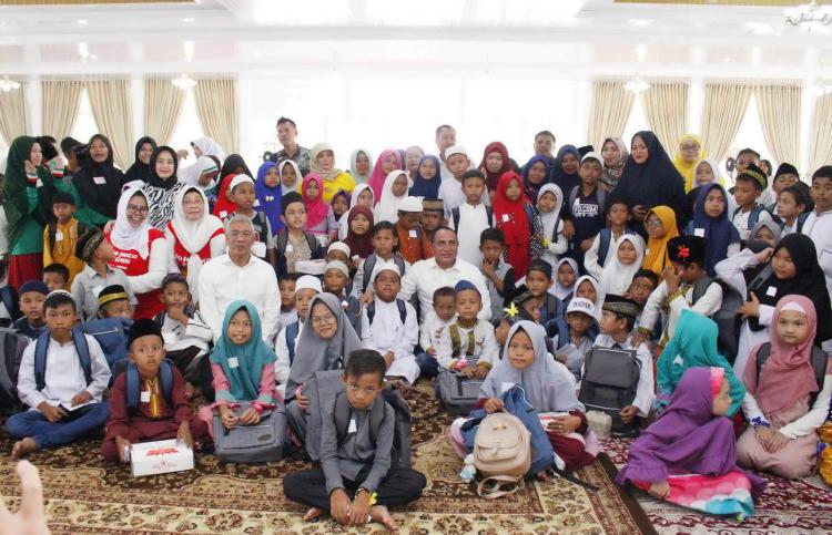 Bermain Bersama Komunitas Anak Marjinal, Gubernur Sumut Berikan Nasihat Selalu Ingat Tuhan