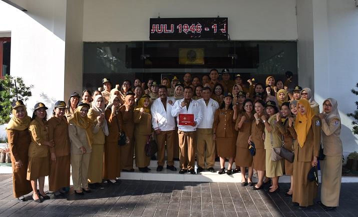 Setelah Belasan Tahun Mengabdi, Bupati Deli Serdang Serahkan SK CPNS kepada Dokter dan Bidan PTT Kemenkes 