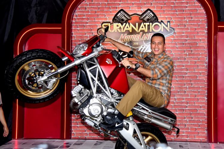 Wagub Musa Rajekshah Kalahkan Edwin Super Bedjo Balap Drag Bike Simulator