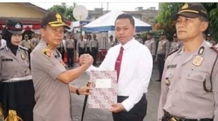 Kapolres Batubara Berikan Penghargaan ke Personil Berprestasi