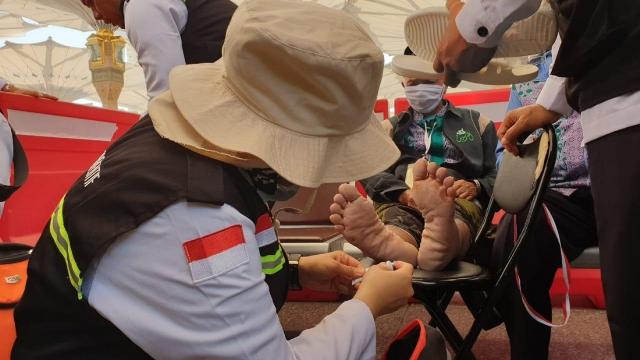 Suhu Cuaca Panas, Jemaah Haji Diimbau Selalu Pakai Alas Kaki