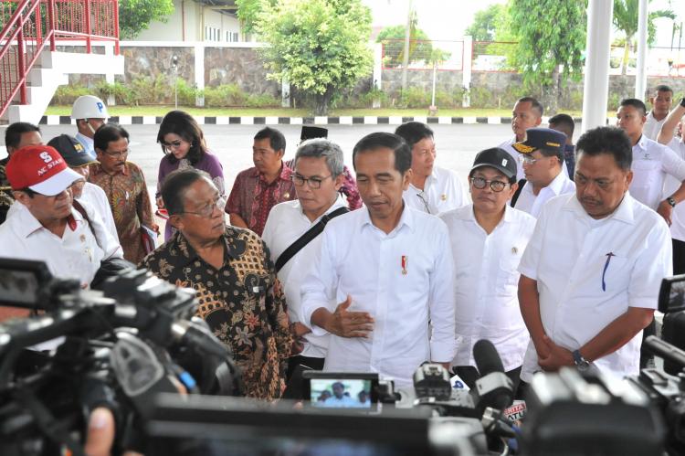 PK Ditolak MA, Presiden Jokowi Pertimbangkan Beri Amnesti Untuk Baiq Nuril