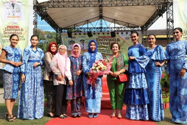 Batik Medan Semarakkan Peragaan Busana Pekan Inovasi dan Investasi Sumut