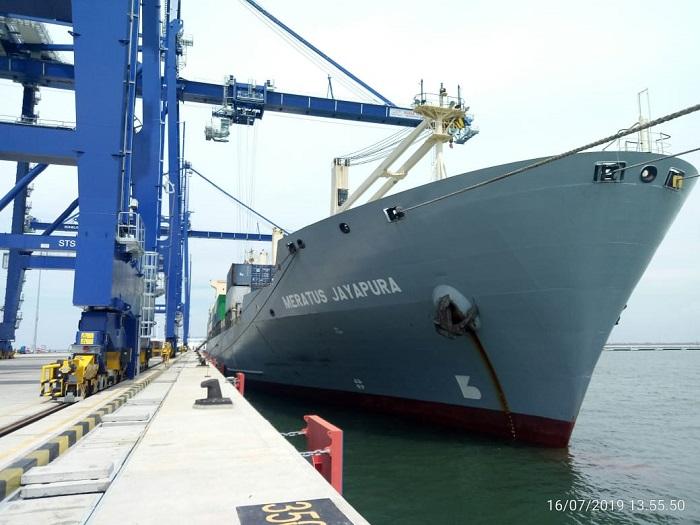 KM Meratus Jayapura Sandar Perdana di Pelabuhan Kuala Tanjung