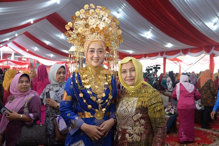 Fashion Show Baju Adat, PKK Sumut Tampilkan Pakaian Adat Melayu Batubara