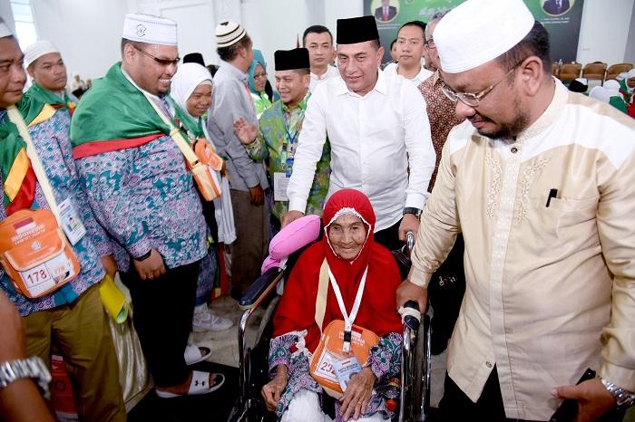 Sekjen Kemenkes Minta 393 Calhaj Kloter Pertama Asal Medan Jaga Kesehatan