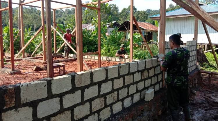 Satgas TMMD 108 Kodim 1709/Yawa Bangun 13 Rumah Permanen