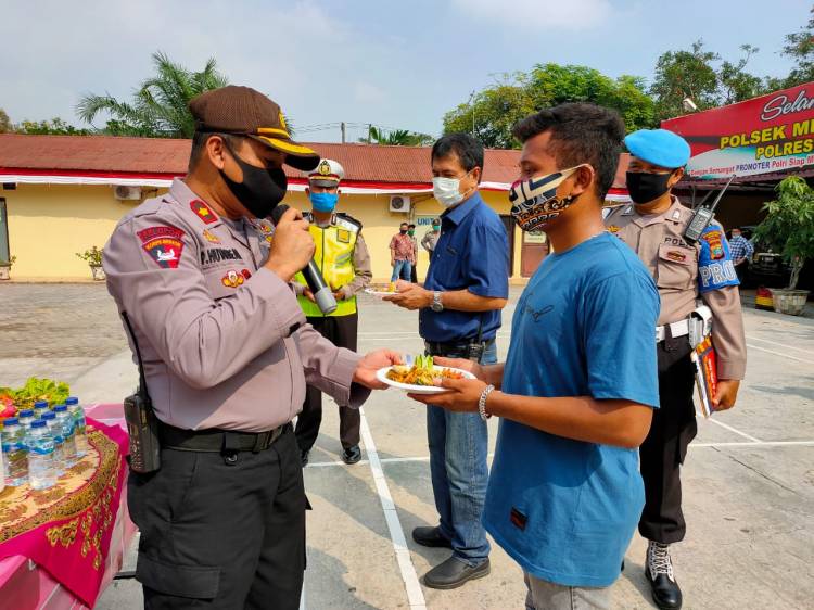 Syukuran Hari Bhayangkara Ke - 74, Polsek Medan Helvetia Gelar Pemberian Penghargaan Kepada Personilnya