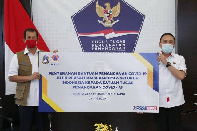 PSSI Serahkan Sumbangan 1200 APD, Liga Indonesia Kembali Bergulir di Bulan Oktober 