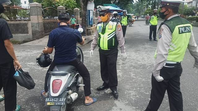 Polsek Medan Helvetia Tindak 8 Pelanggar 27 Teguran di Hari Kedua Operasi Patuh Toba 2020